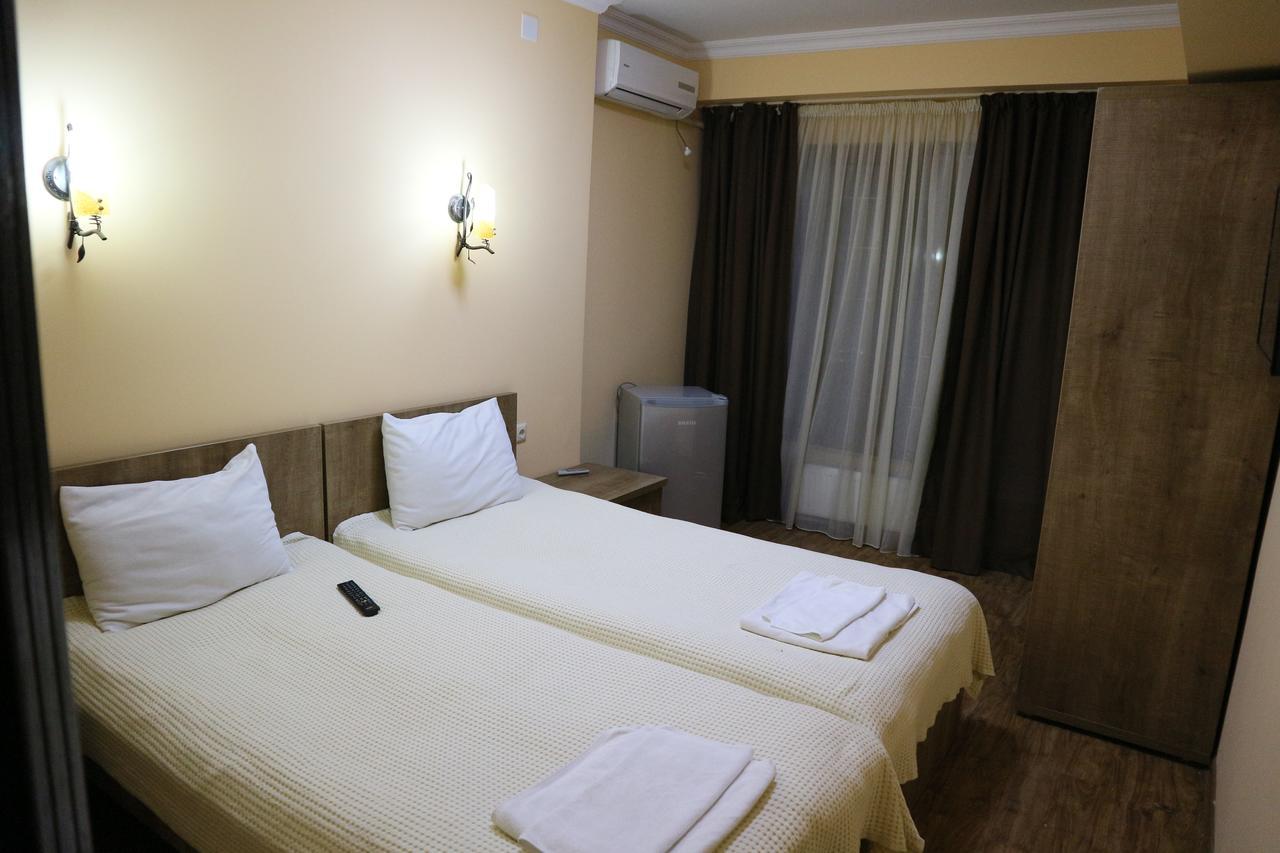 Batusihotel Батумі Екстер'єр фото