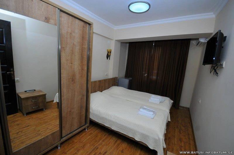 Batusihotel Батумі Екстер'єр фото